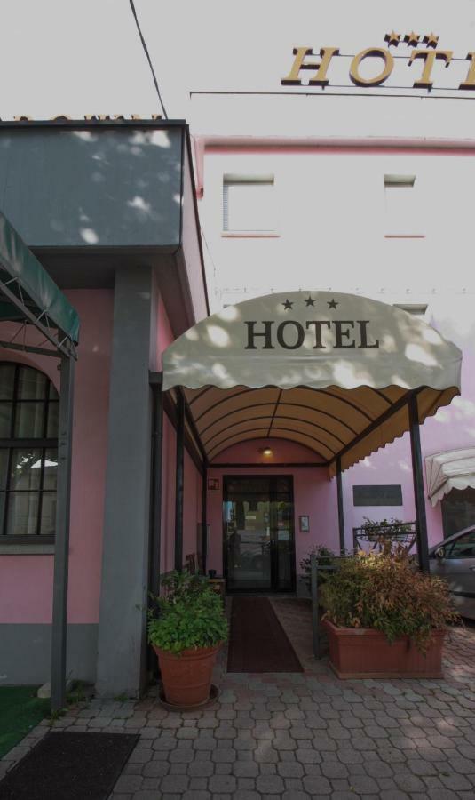 Rose&crown Hotel